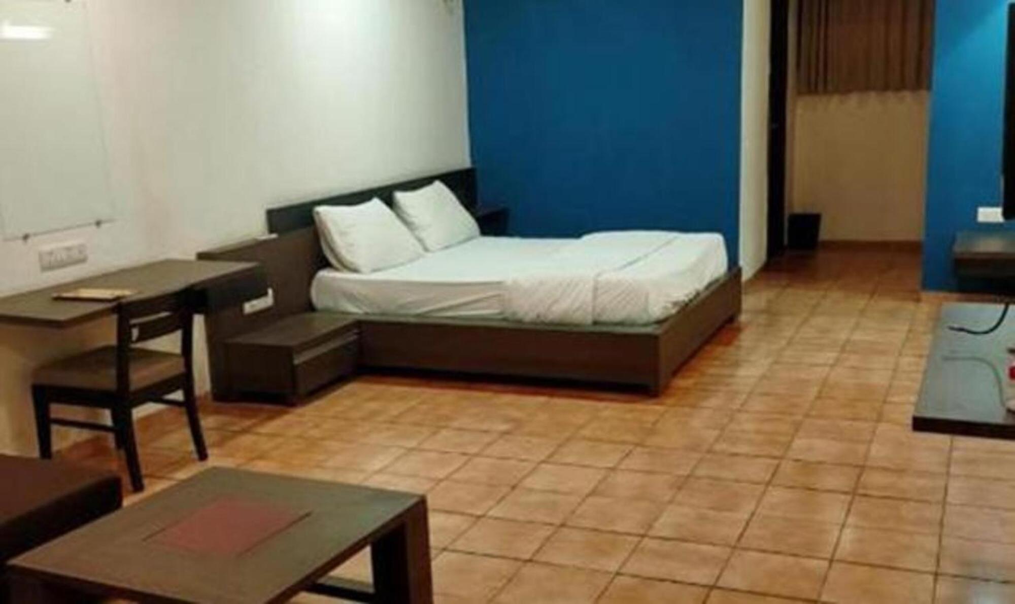 Hotel Sun N Step Club Ahmedabad Exterior photo