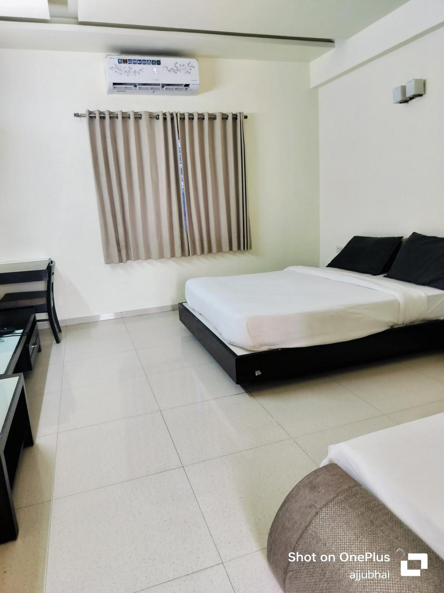 Hotel Sun N Step Club Ahmedabad Exterior photo
